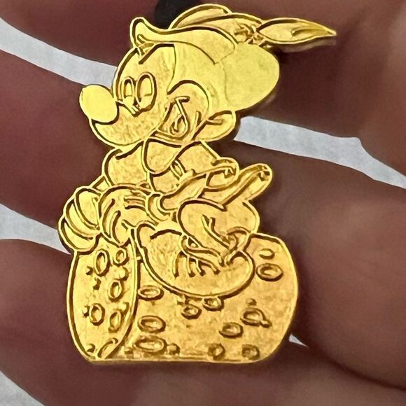 DISNEY Hong Kong Mickey Mouse as Robin Hood Rides A Cork Gold Tone Pin 2008 - Picture 1 of 8